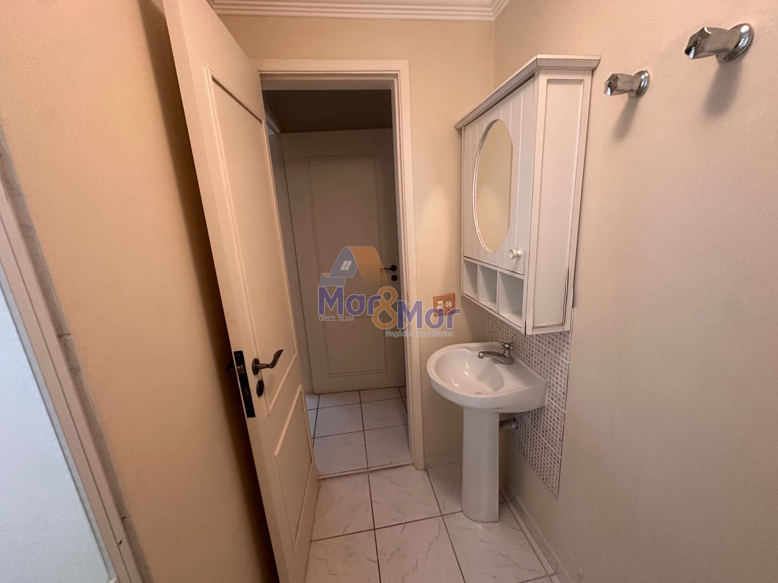 Apartamento na Praia das Pitangueiras, Guarujá - SP