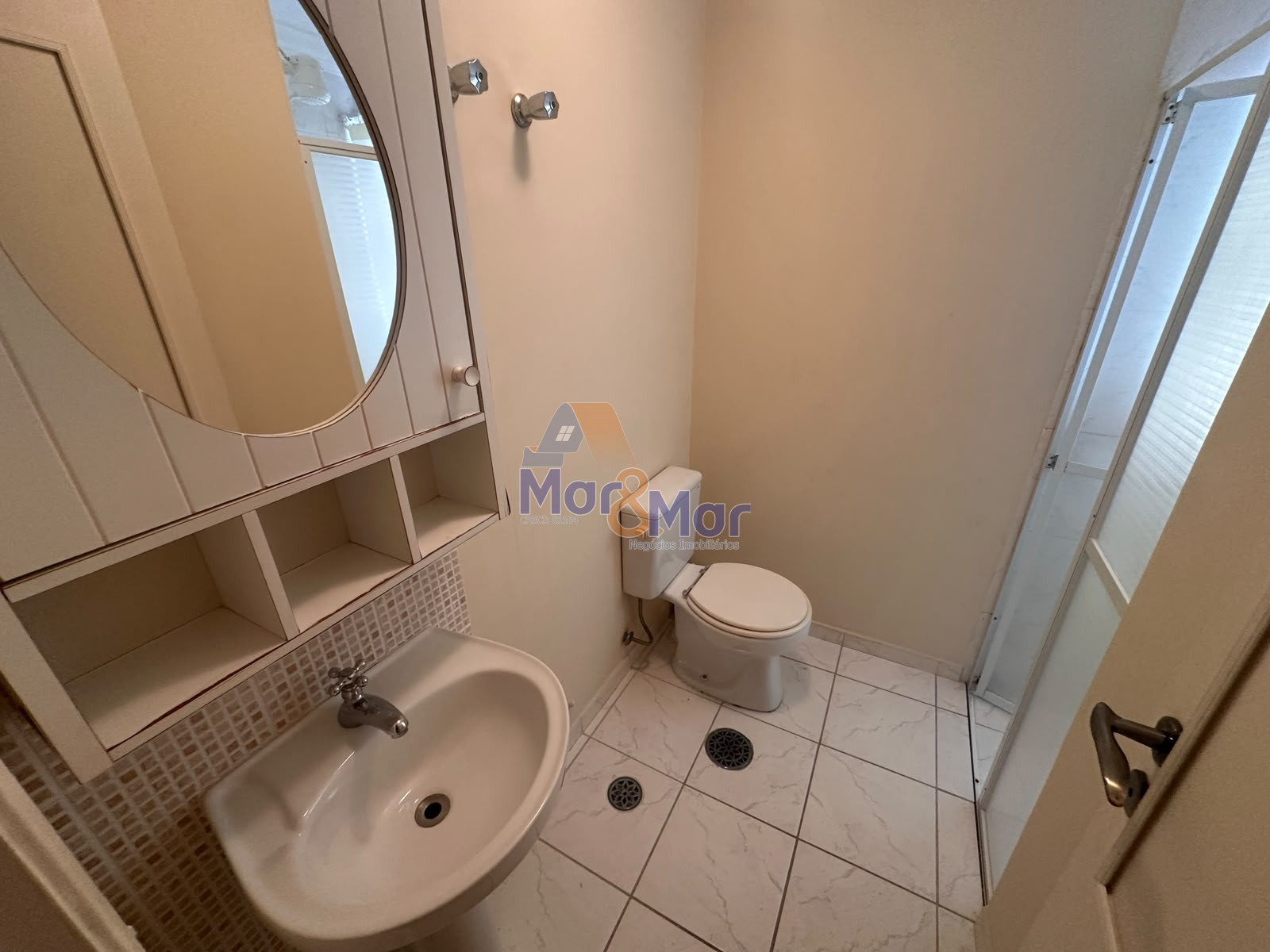 Apartamento na Praia das Pitangueiras, Guarujá - SP