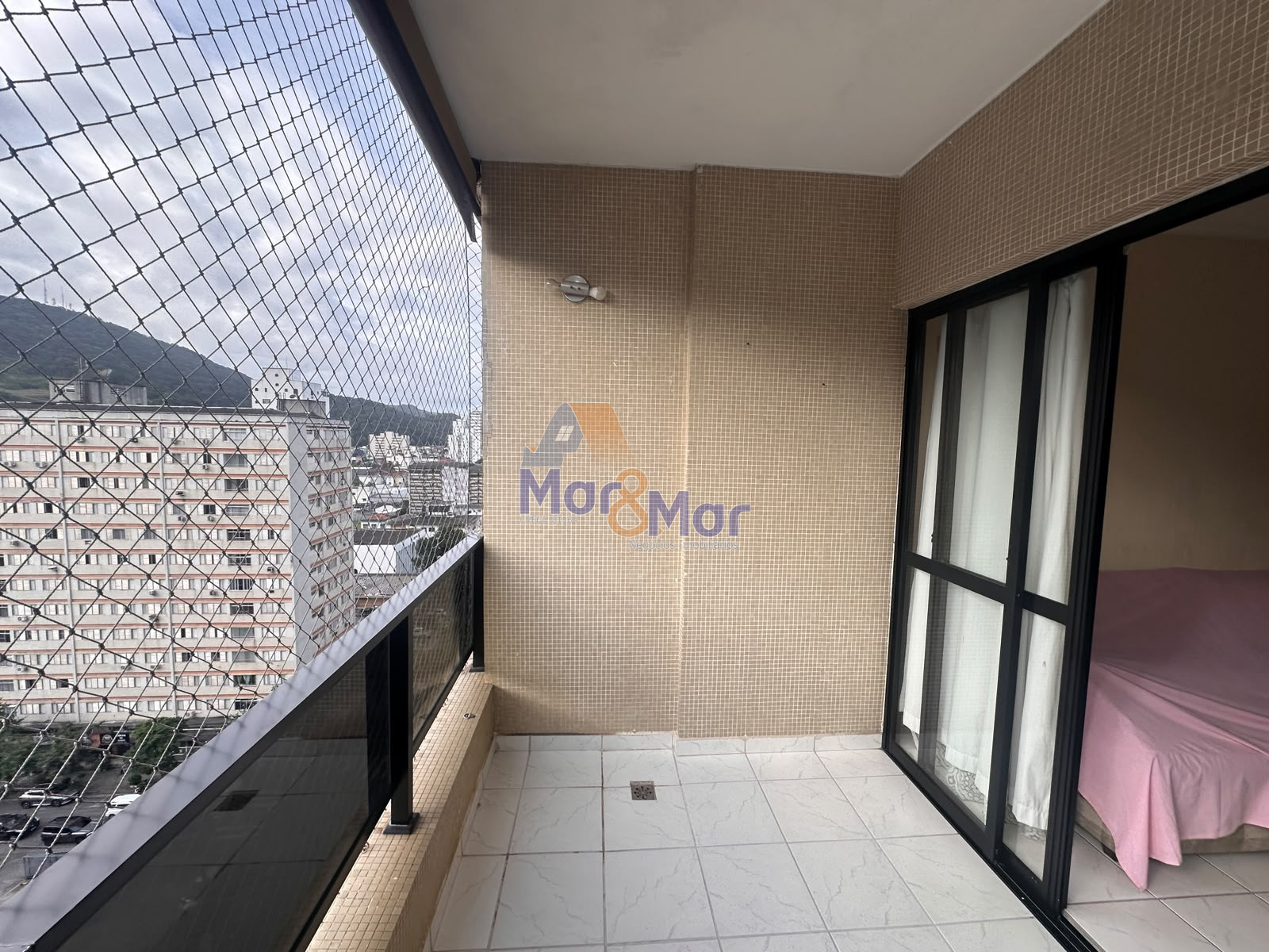 Apartamento na Praia das Pitangueiras, Guarujá - SP