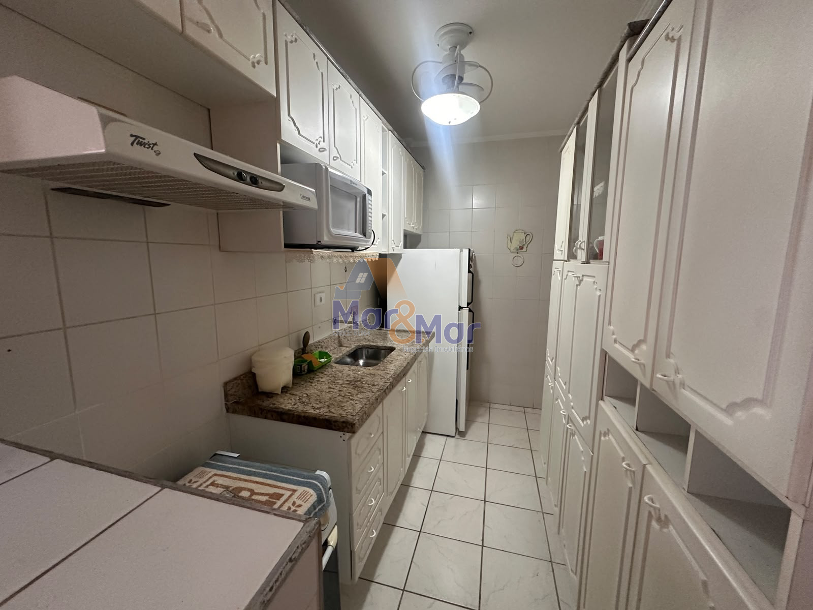 Apartamento na Praia das Pitangueiras, Guarujá - SP