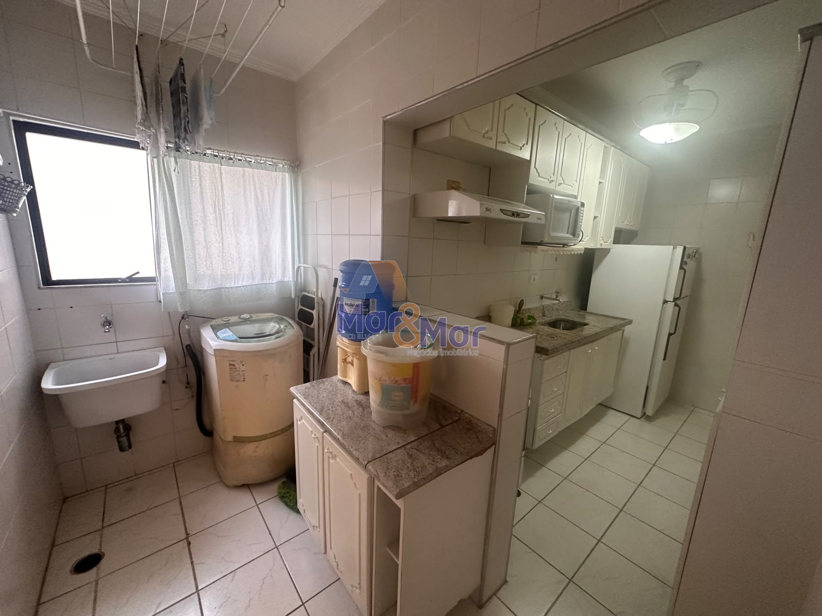 Apartamento na Praia das Pitangueiras, Guarujá - SP