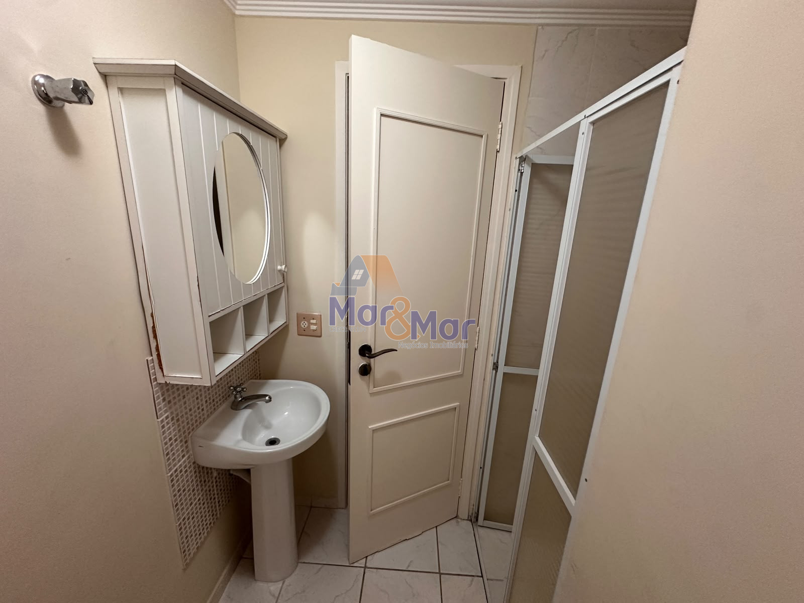 Apartamento na Praia das Pitangueiras, Guarujá - SP