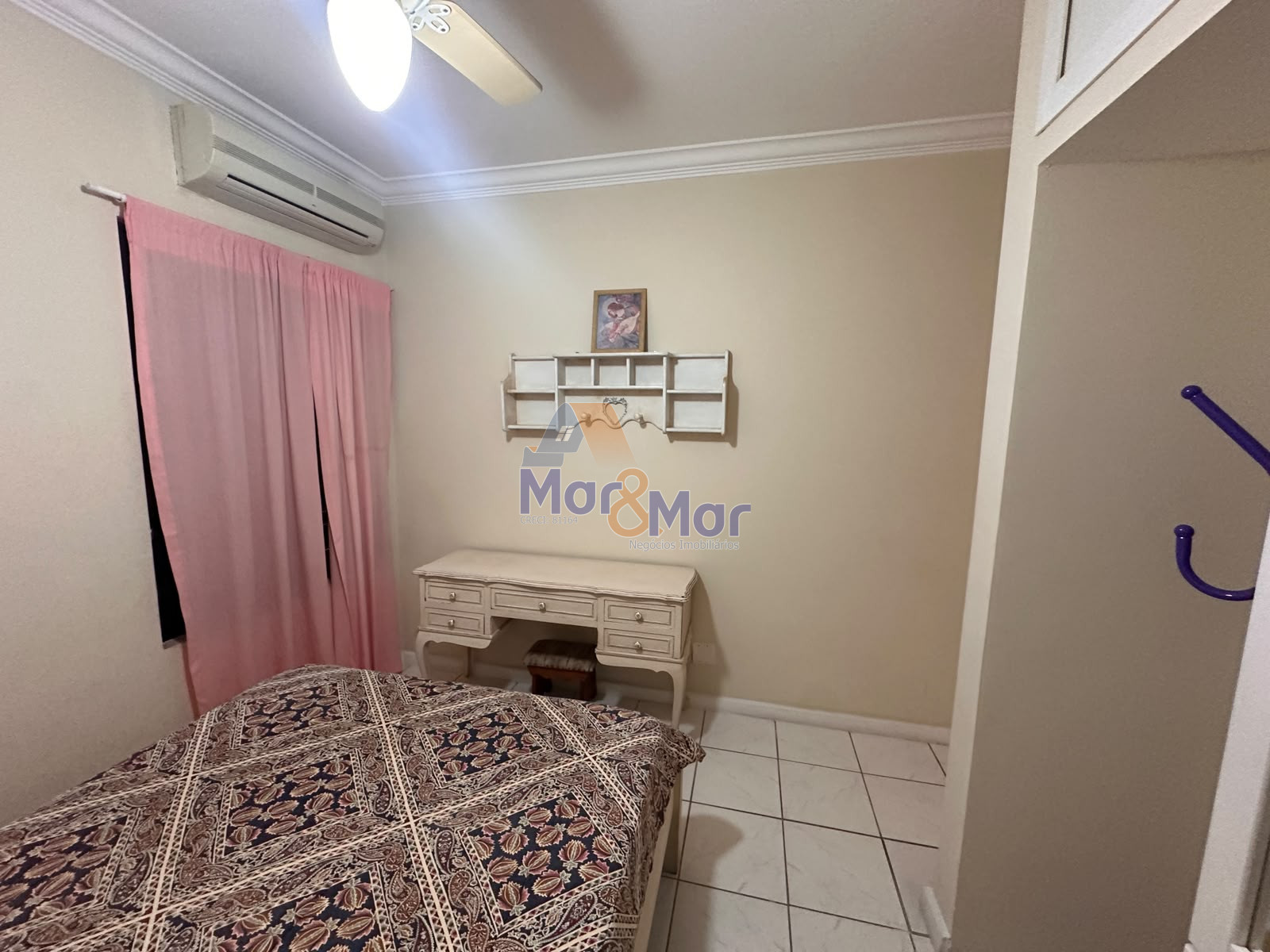 Apartamento na Praia das Pitangueiras, Guarujá - SP