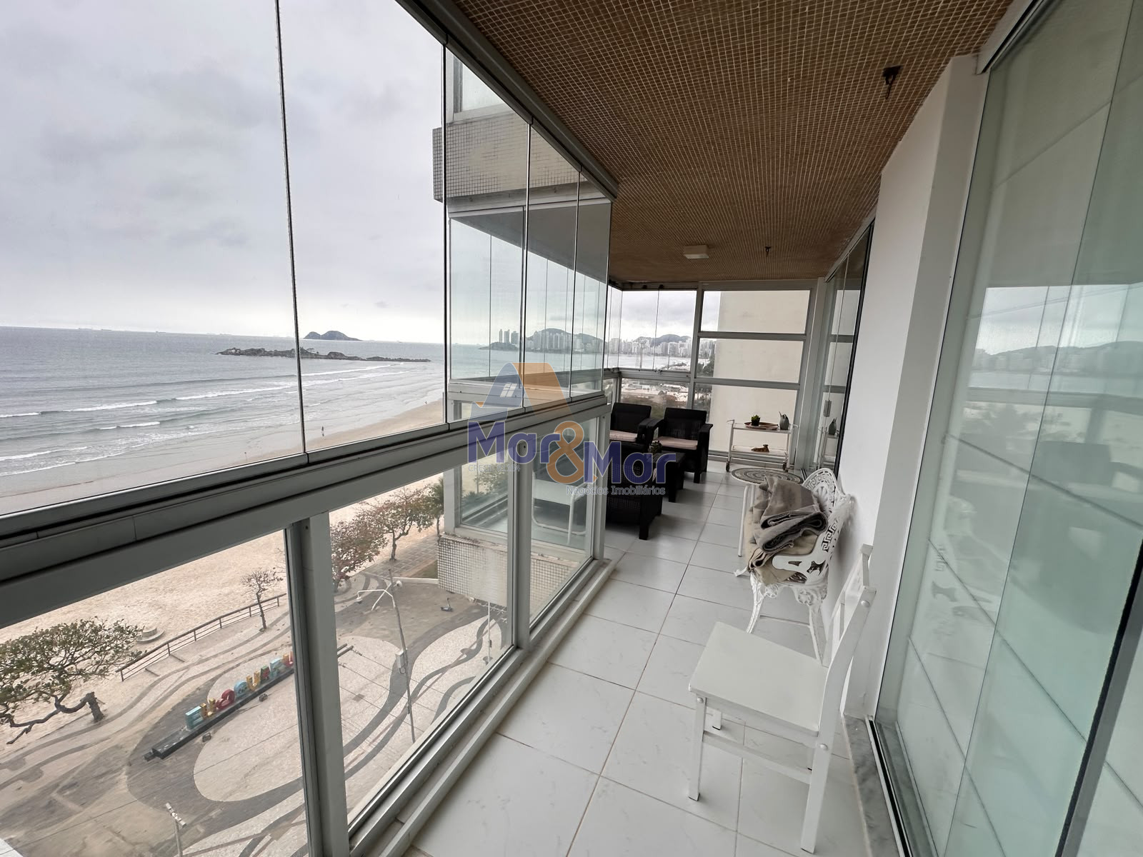 Apartamento Frente ao Mar nas Pitangueiras, Guarujá - SP