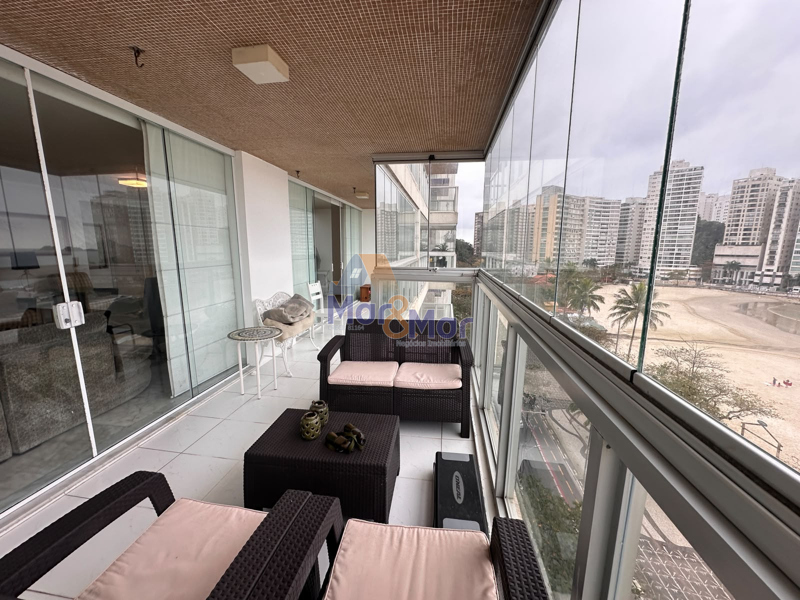 Apartamento Frente ao Mar nas Pitangueiras, Guarujá - SP