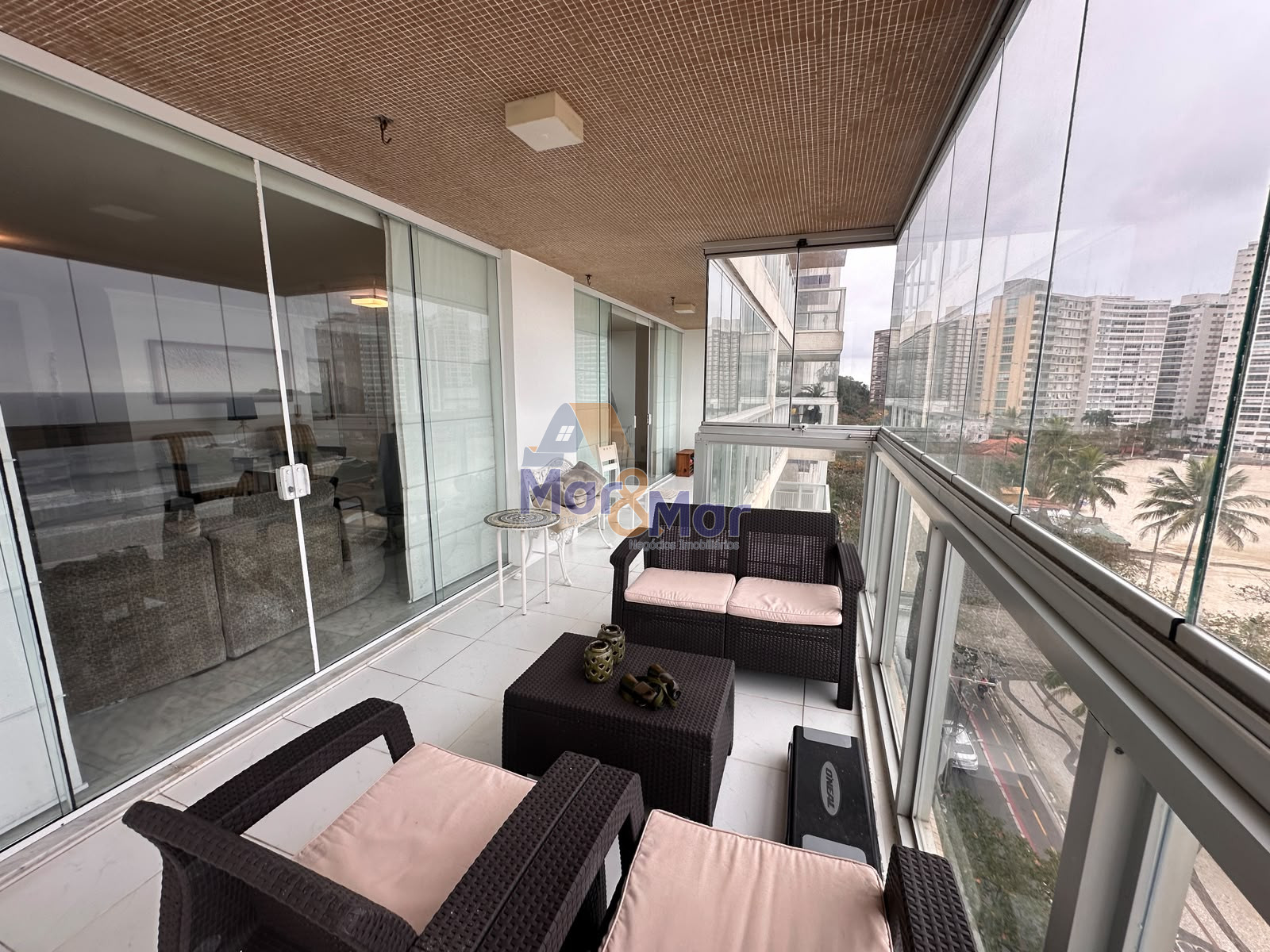 Apartamento Frente ao Mar nas Pitangueiras, Guarujá - SP