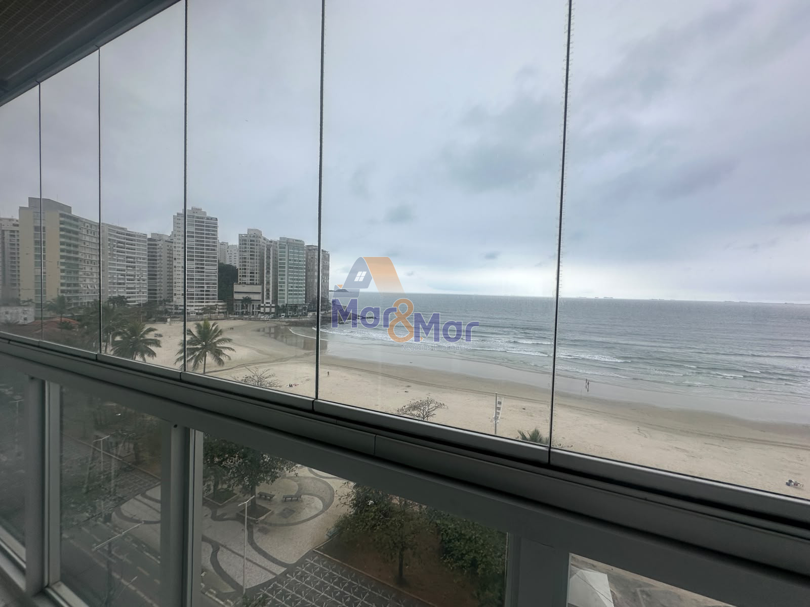 Apartamento Frente ao Mar nas Pitangueiras, Guarujá - SP